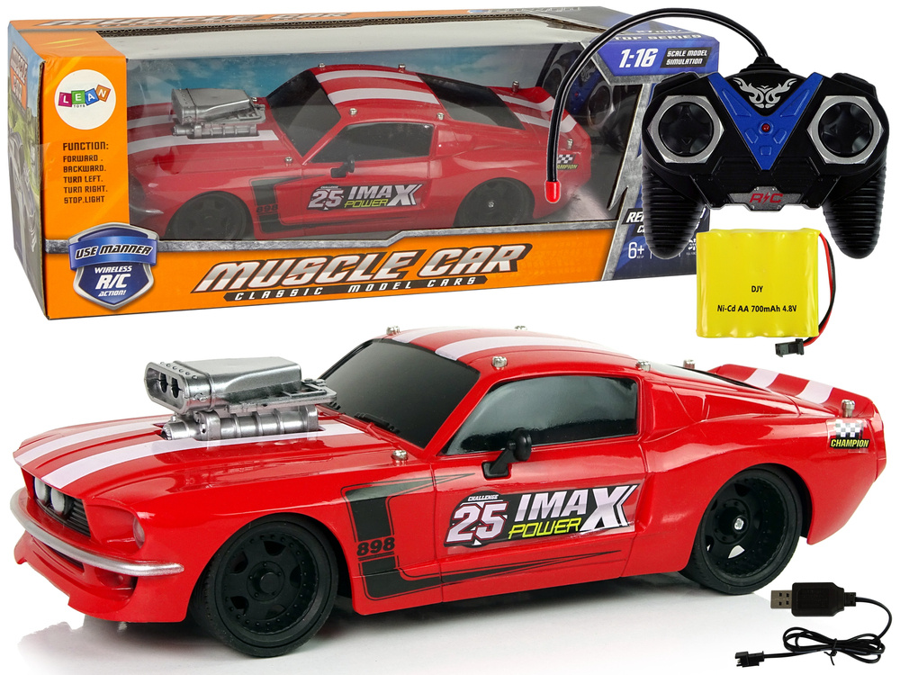 R/C športové auto v mierke 1:16, červené s bielymi pruhmi, s diaľkovým ovládaním