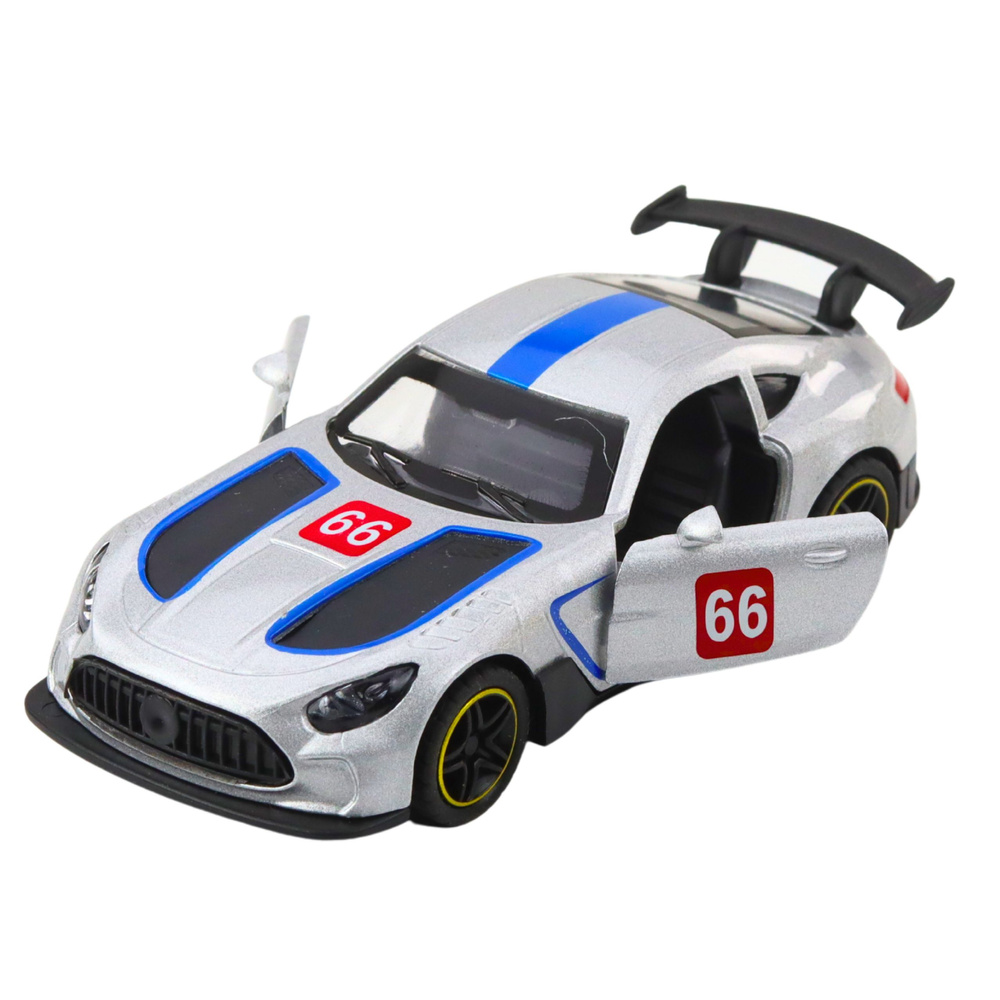 Kovový závodní model 1:43 stříbrný LEAN Toys s otevíracími dveřmi a návratovým mechanismem — V provozu