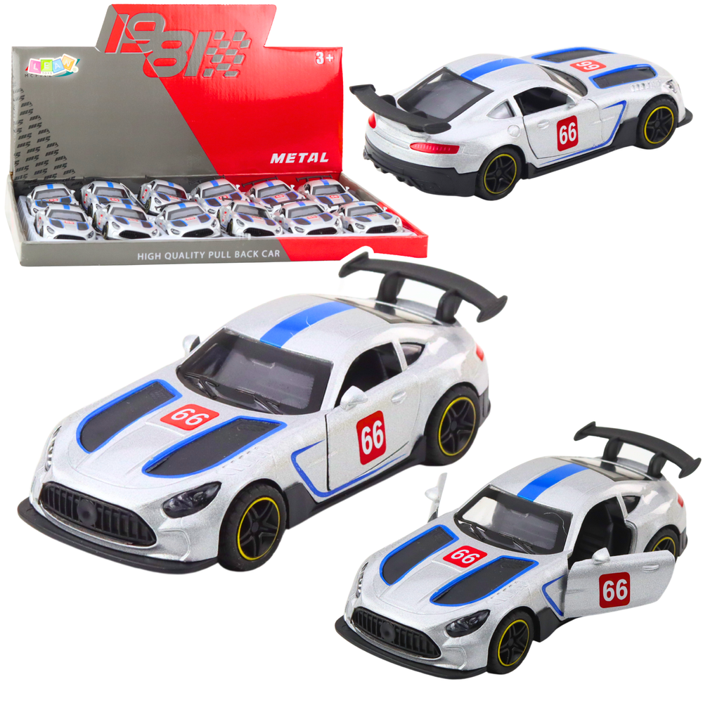 Kovový závodní model 1:43 stříbrný LEAN Toys s otevíracími dveřmi a návratovým mechanismem — Celkový pohled