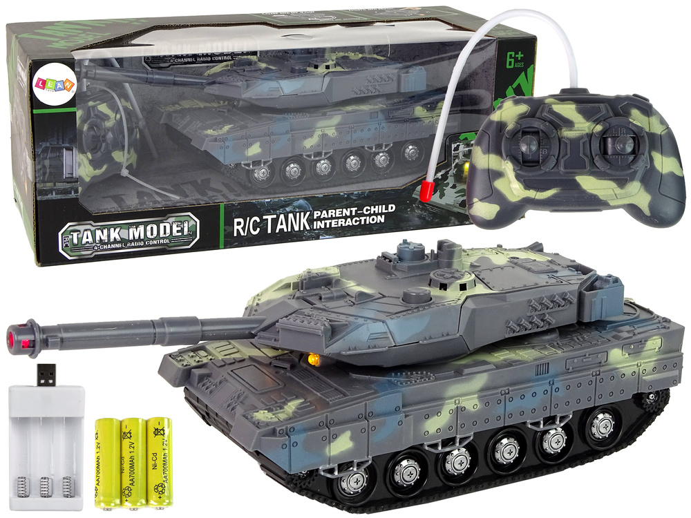 Zdaleka Ovládaný Vojenský Tank Maskování Střelecké Zvuky