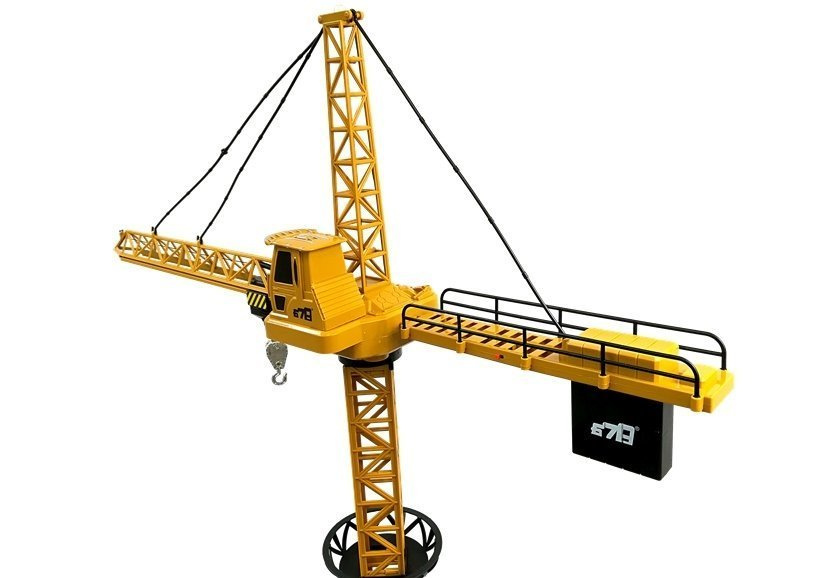 Stavební jeřáb R/C vysoký 128 cm LEAN Toys s dálkovým ovládáním a ochrannou helmu — V provozu