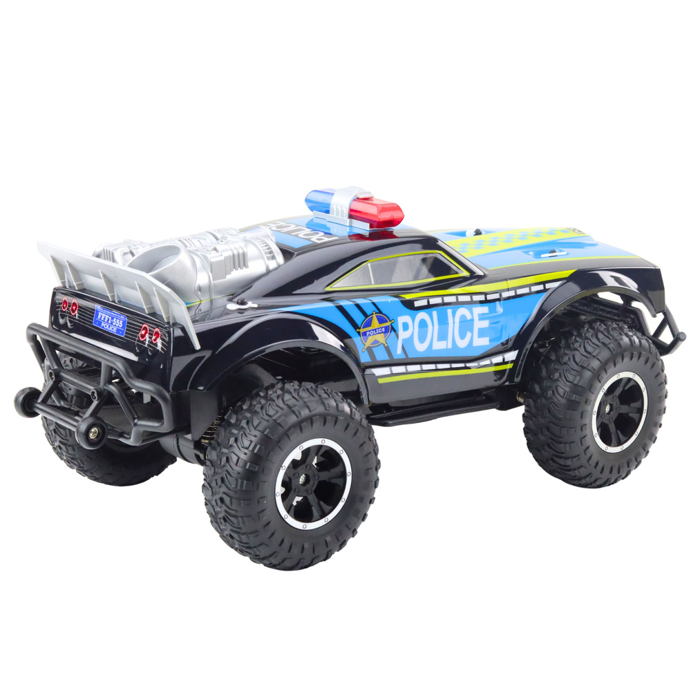 RC Policejní Terenní Auto 1:8 – Černé s Realistickými Efekty — V provozu