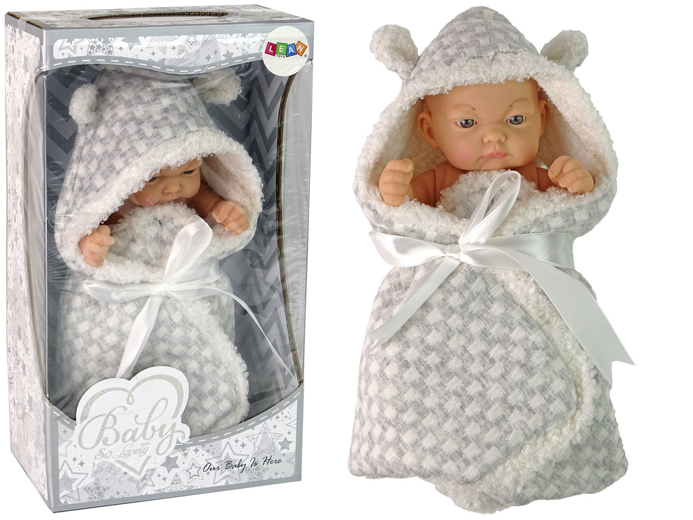 Panenka Roztomilé Miminčo od LEAN Toys 24 cm so sivou zavinovačkou a bielou mašlí pre deti od 18 mesiacov